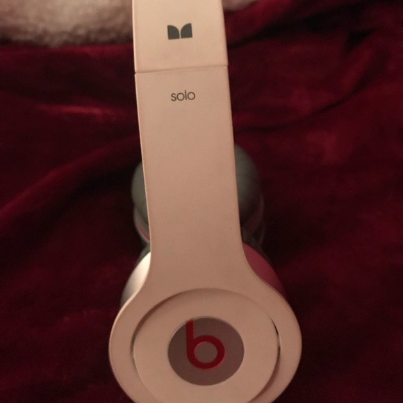Beats Solo HD Wired Headphones - Picture 6 of 6